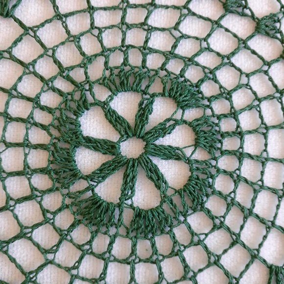 Green crochet doily - Picture 2 of 5